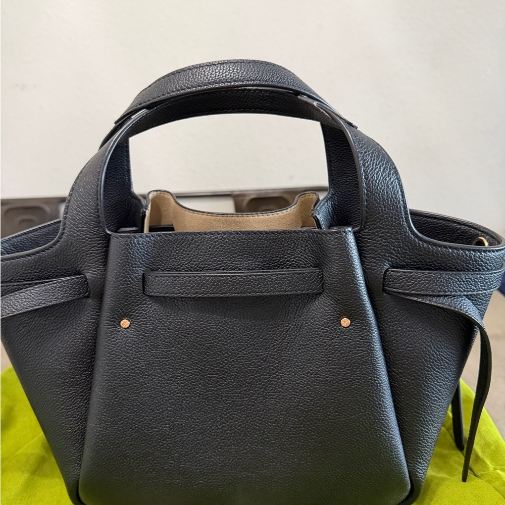 Elegant Black Leather Handbag - Picture 2 of 6